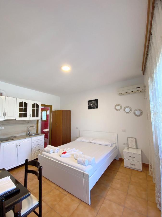 Vila Arlind Hotel Vlorë Exterior foto